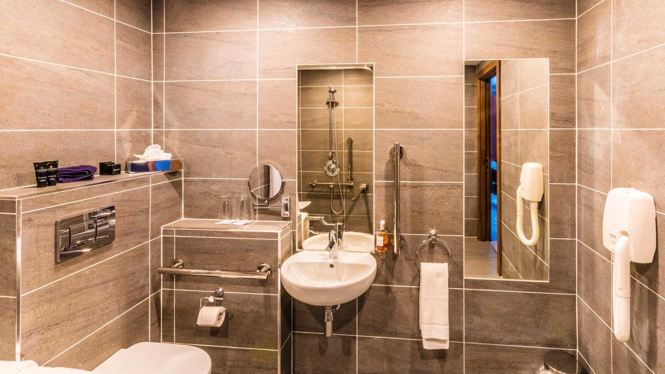 riverside-accessible-bathroom-1