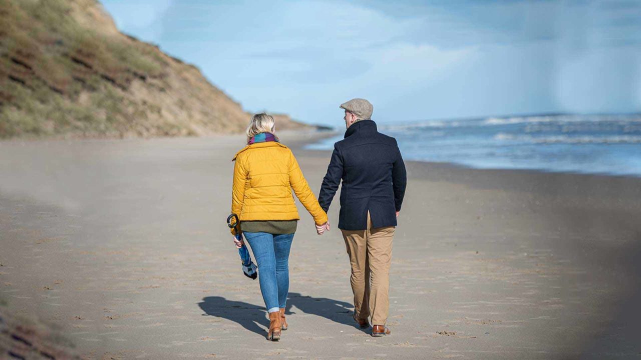 riverside_park_hotel_couple_on_beach
