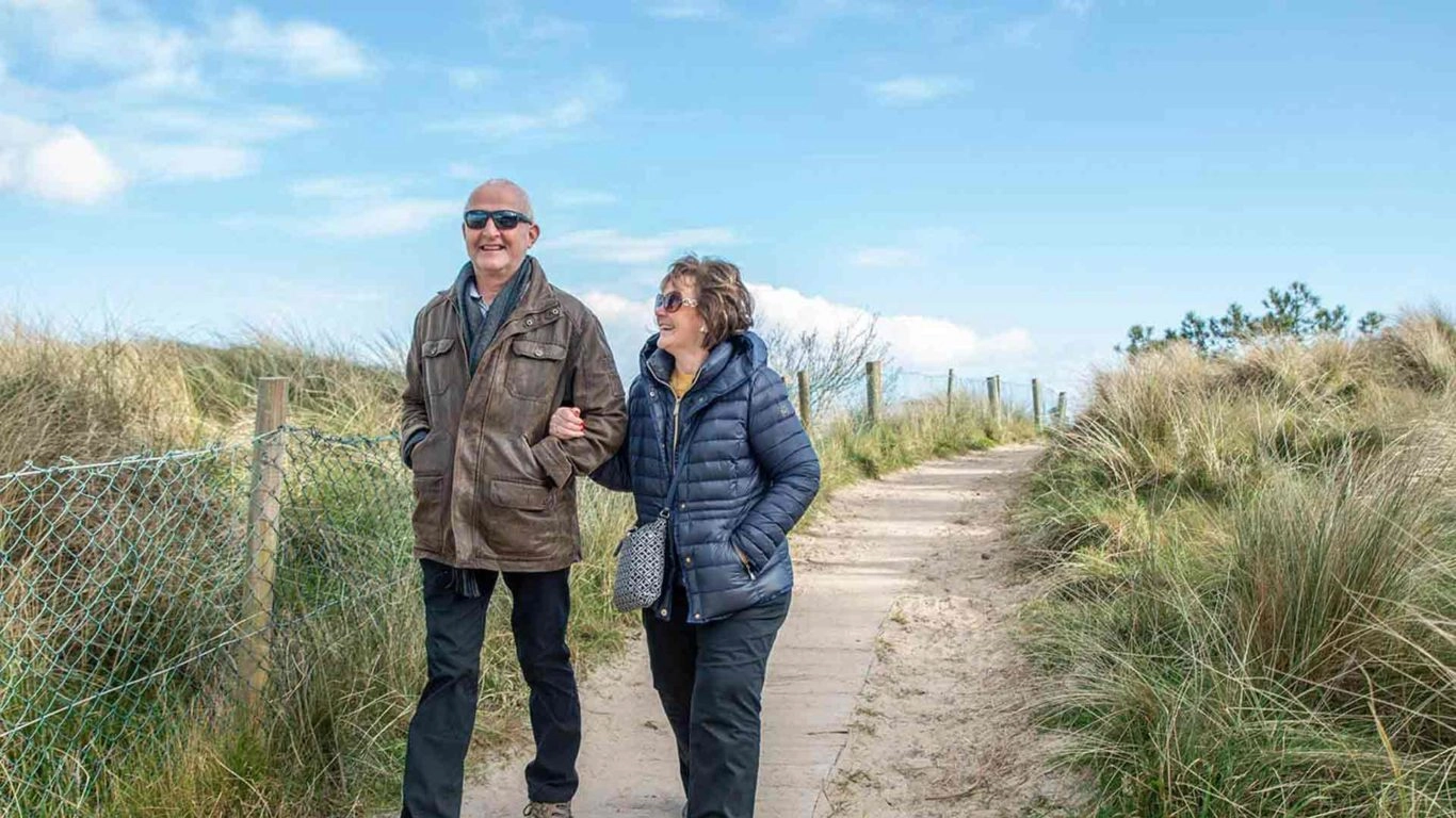 riverside_park_hotel_couple_on_walk