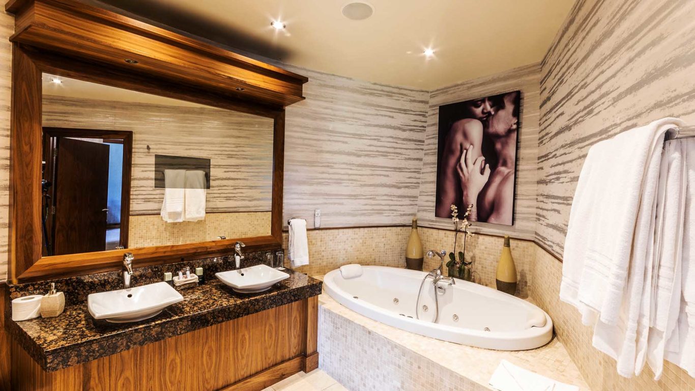 riverside_park_hotel_penthouse_suite_bathroom