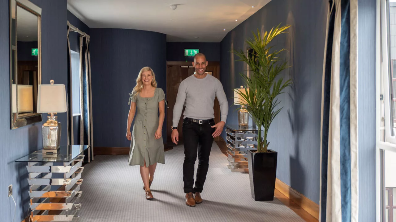 riverside-park-hotel-couple-corridor