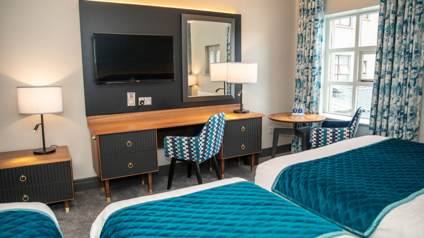 riverside-park-hotel-bedroom-tv