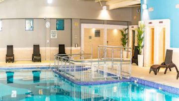 Swimming Pool Riverside Park Hotel