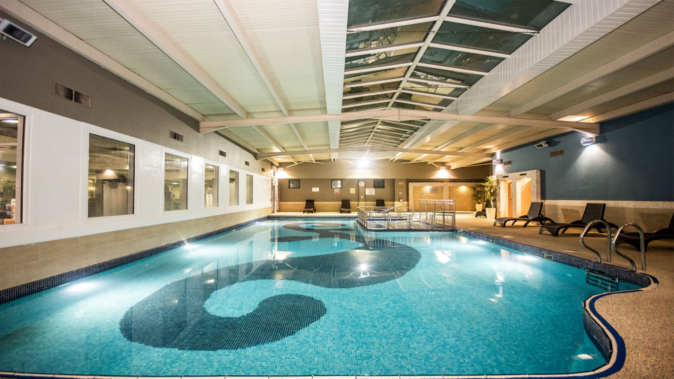 Swimming Pool Riverside Park Hotel