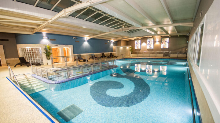 Swimming Pool Riverside Park Hotel