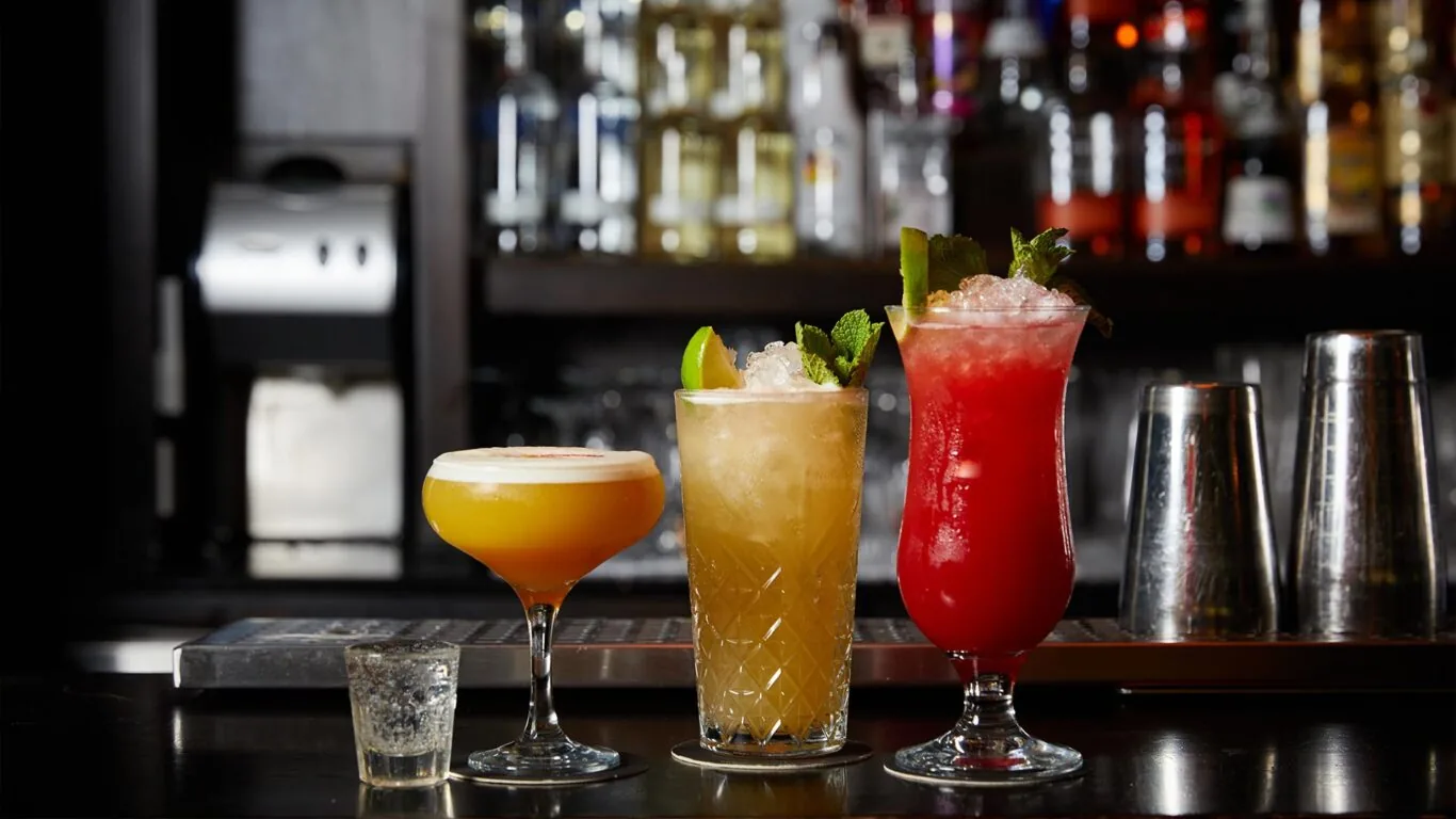 Drinks-Prom-Bar-Riverside