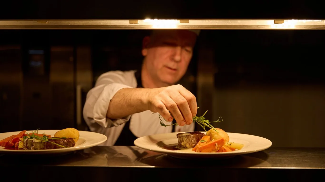 Riverside_Moorings Chef Plating Food